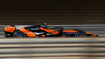Norris lidera el primer día de test en Bahréin con Verstappen al acecho