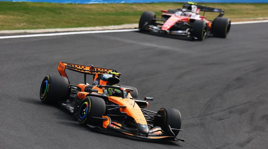 El duelo Hamilton-Norris en Japón expone un fallo crítico del reglamento 2026