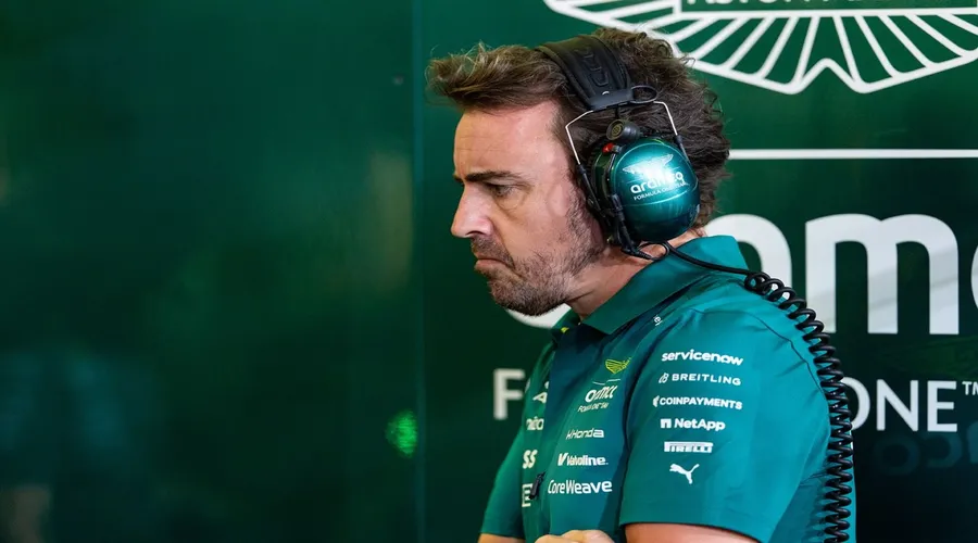Alonso respalda a Verstappen: 'Hasta nuestro chef podría pilotar estos F1'